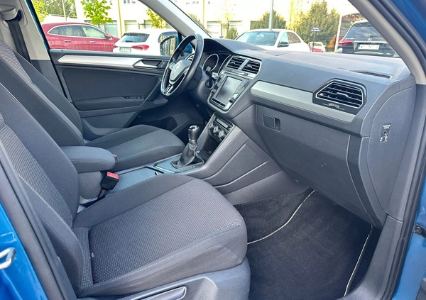 Volkswagen Tiguan cena 71900 przebieg: 168800, rok produkcji 2017 z Chorzów małe 172